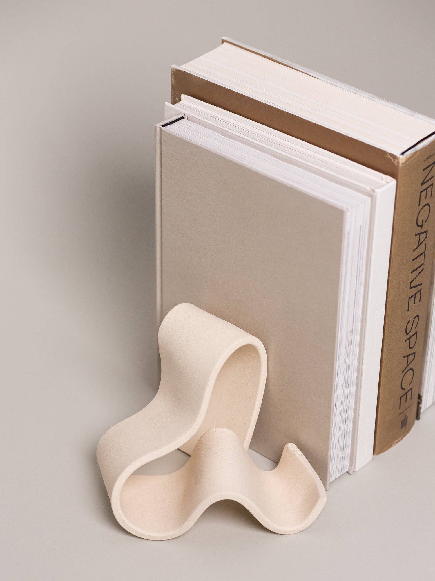 Virginia Sin - Wholesale Bookend - Fettu Bookends (1 Pair), Bone4