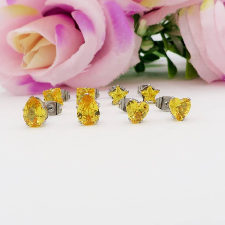 Daemon srls - Wholesale Jewelry Set - SET 4 PAIA PUNTI LUCE SHINE colours ~ 4 forme punti luce acciaio inossidabile ~ 8 PZ ~ 12 varianti colore ~ Orecchini a lobo con zirconi14