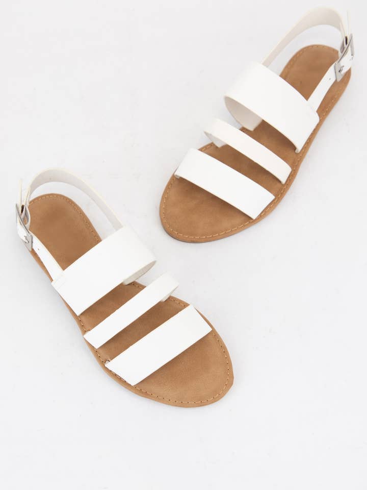 OFFERTA SETTIMANALE SANDALI BIANCHI PIATTI CON TRIPLO CINTURINO per la vendita all'ingrosso da parte di CCOCCI