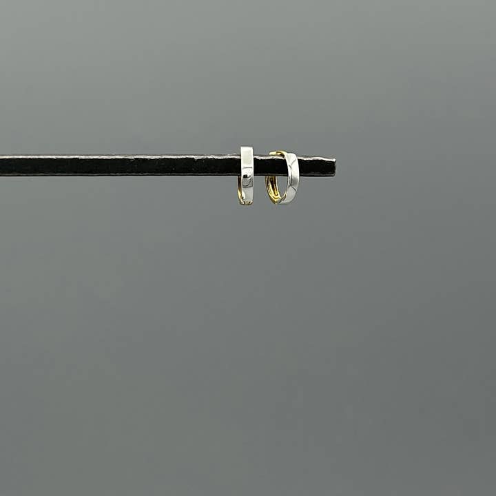 Something Silver – Großhandel Hoops – 10 mm Mini Wende-Clicker-Creolen in Silber & Gold1