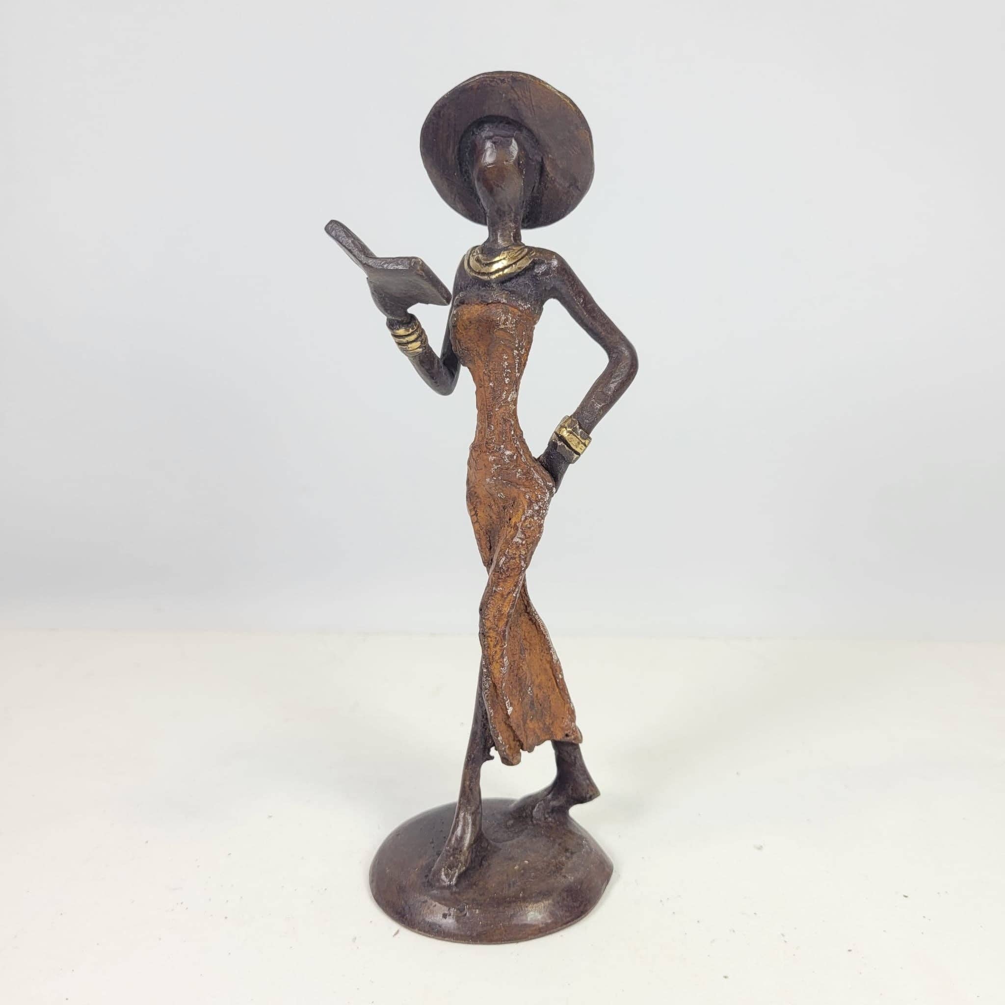 Moogoo Creative Africa - Wholesale Sculpture - Bronze sculpture “Femme avec livre et chapeau” by Soré | vers7
