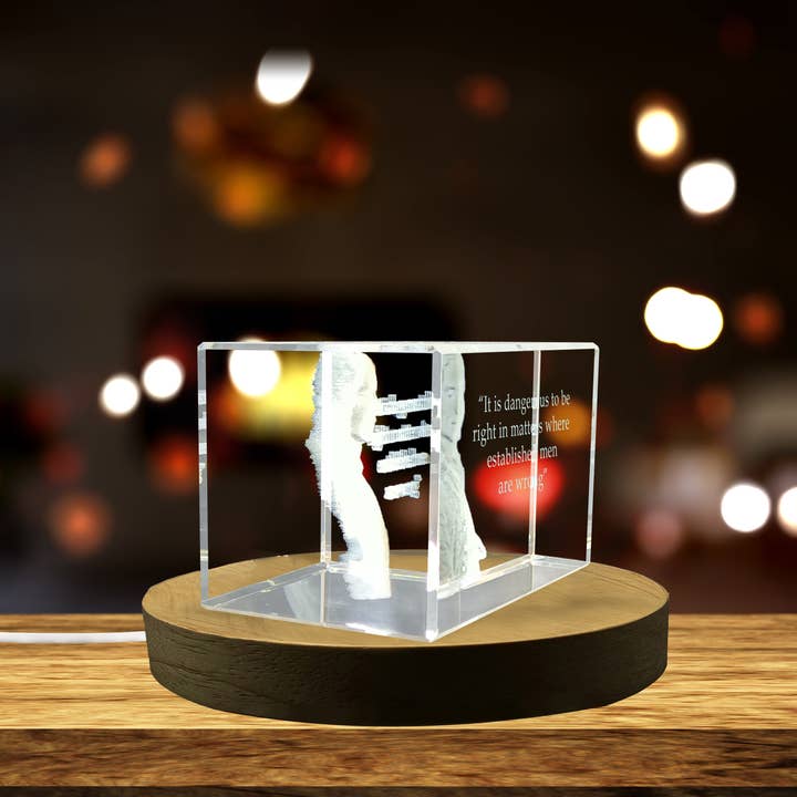 Meilleur cadeau en cristal pour les philosophes - Citation de Voltaire gravée pour la vente par AB Crystal Collection