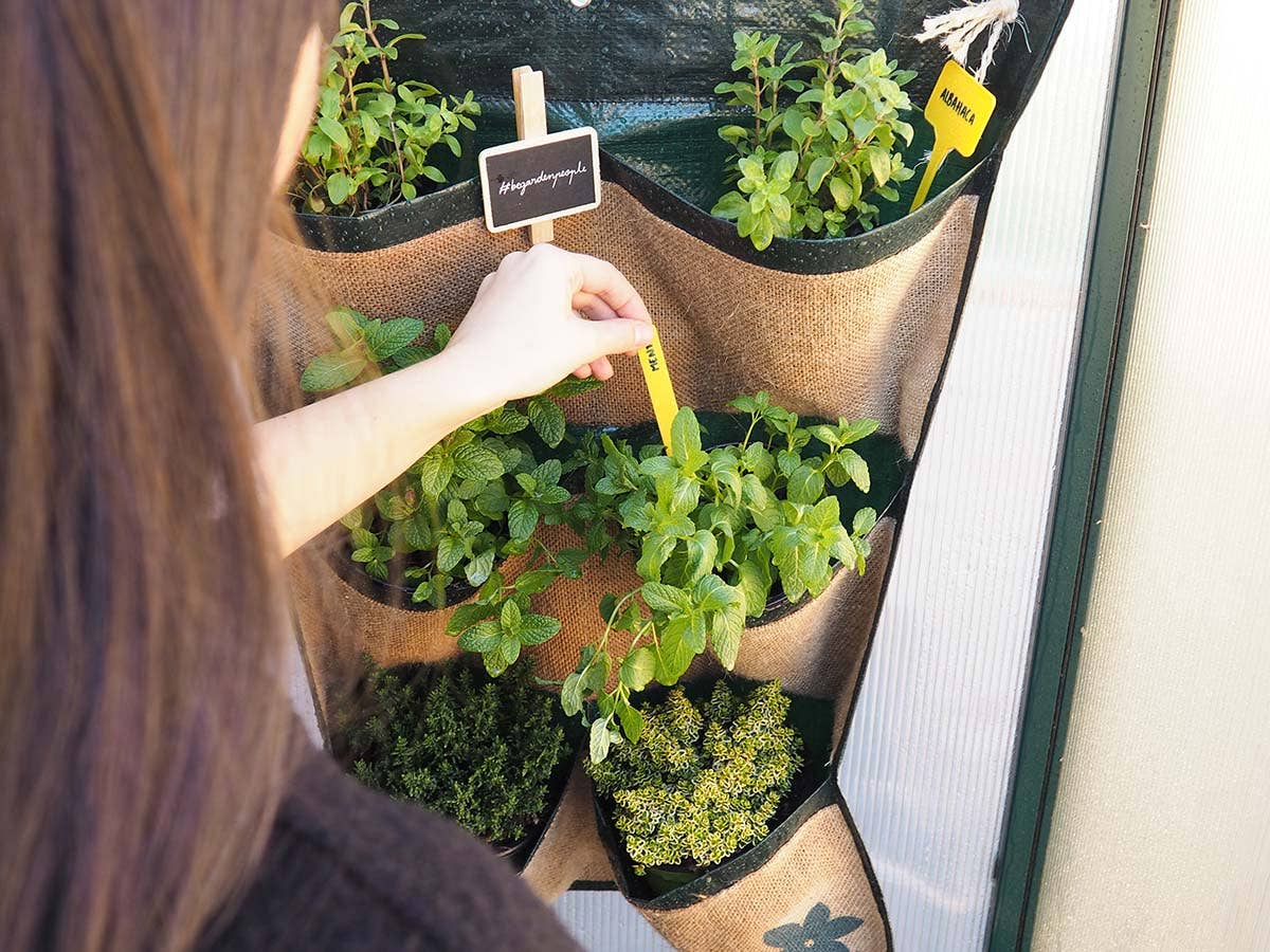 JARDIN Y NATURA OUTDOOR & GARDEN PRODUCTS SL – wholesale Wall planter – Vertical jute garden with 6 windows - WALL JUTE 61