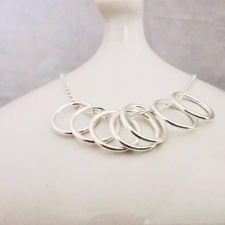 Colar Sete Anel Story em Prata de 1ª Lei por atacado de Sophellie Jewellery