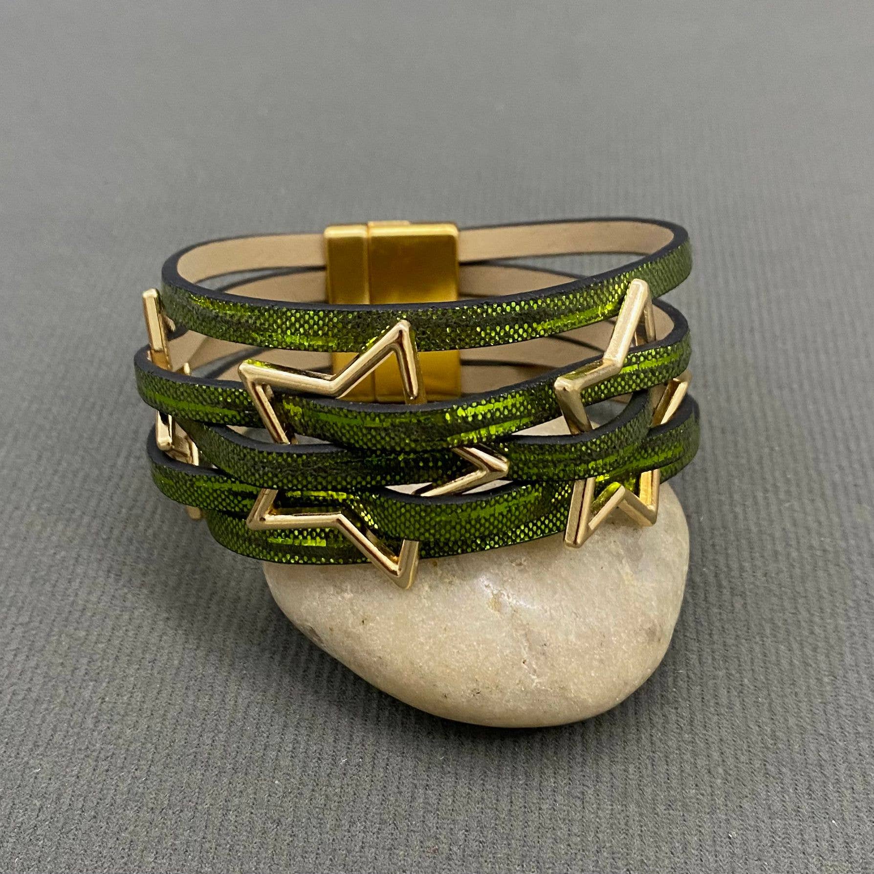 Mio Queena - Wholesale Bangle Bracelet - Triple Star Multi-Layer PU Leather Magnetic Buckle Bracelet - LB0