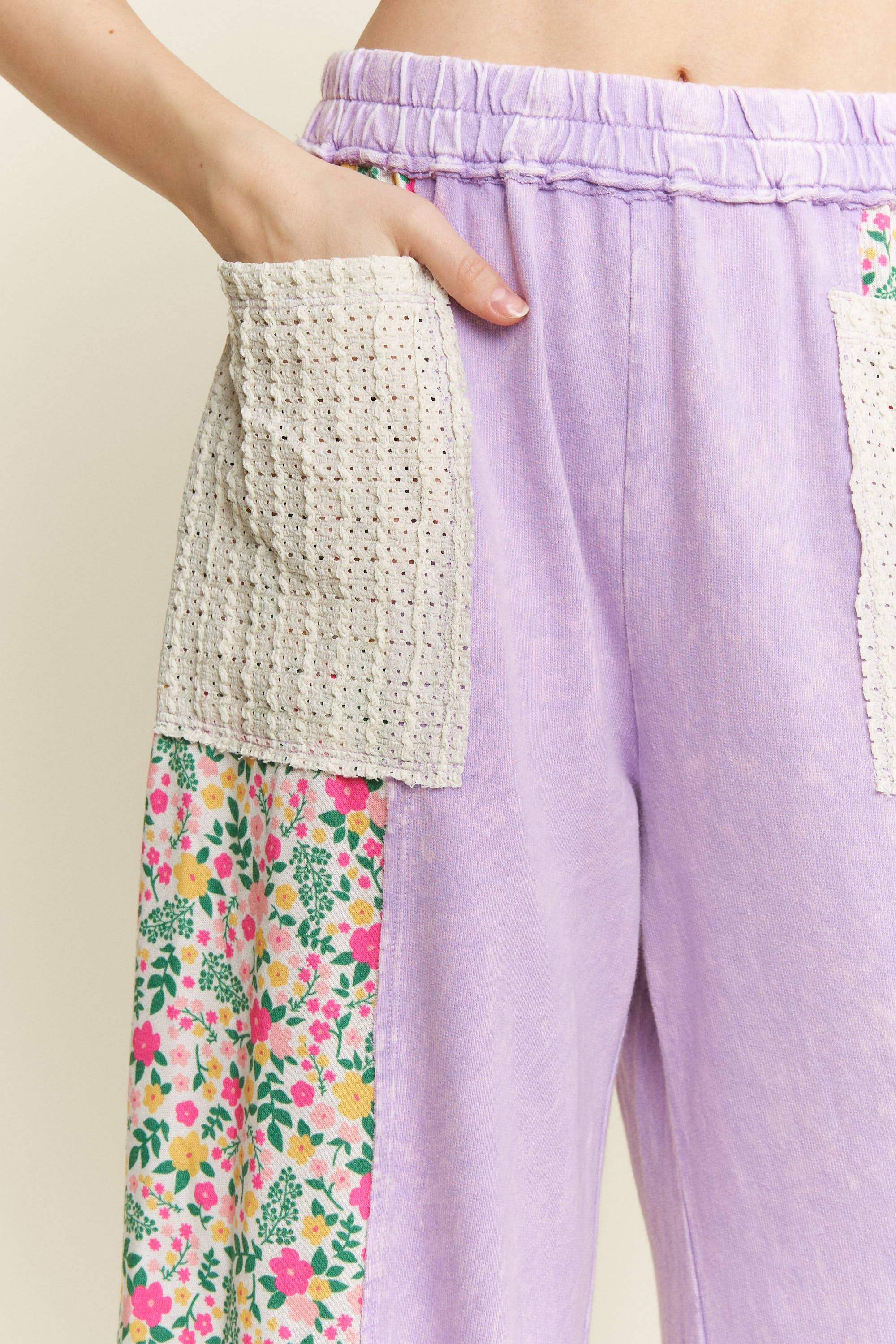 J.Her – wholesale Byxor - Dam – Mineraltvättade blommiga sidokortade byxor HP65394