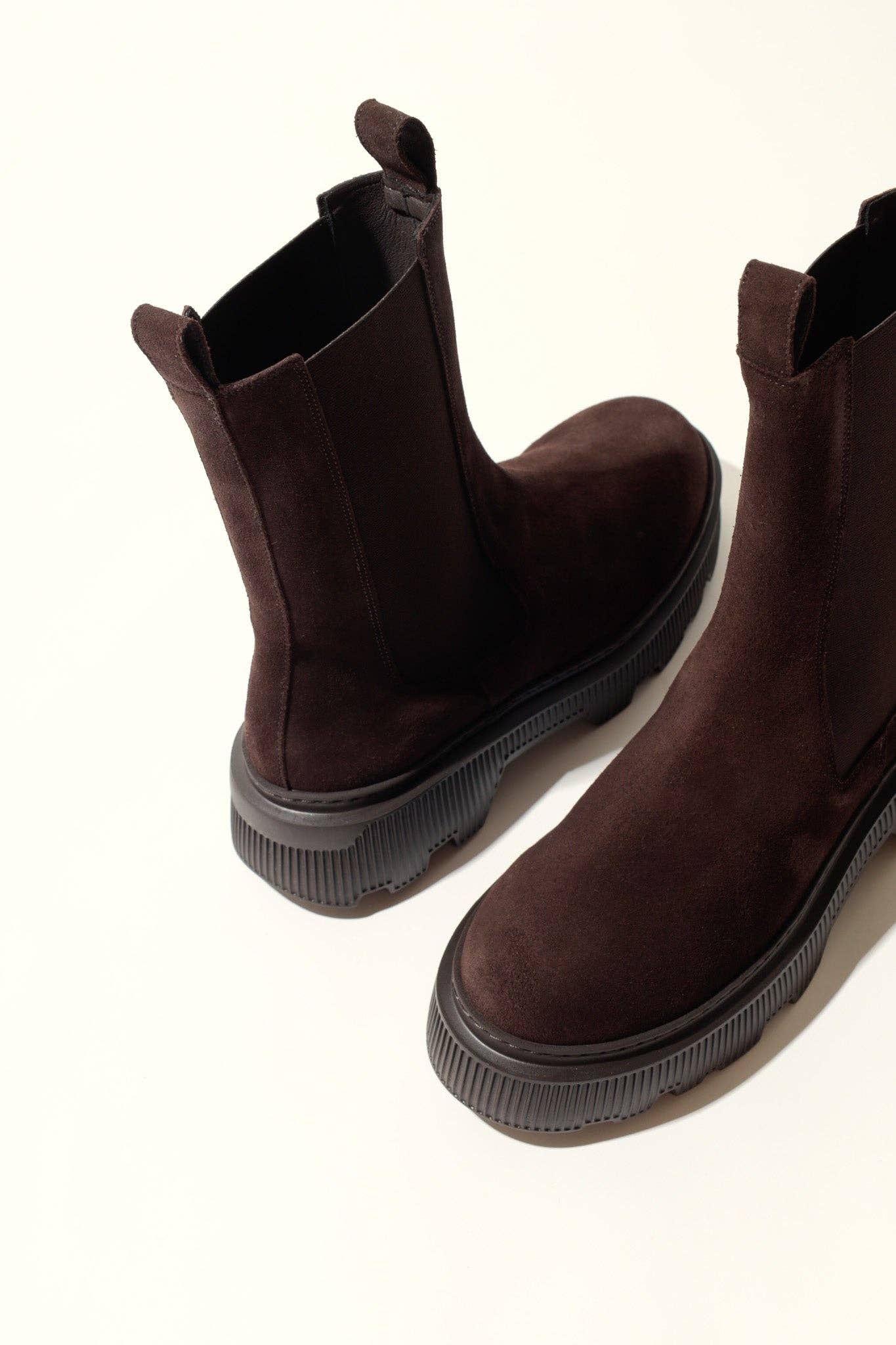 KMB Shoes – wholesale Chelseaboots – Dam – REBECCA CHOCOLATE – Mellanhöga mockastövlar med kraftig sula2