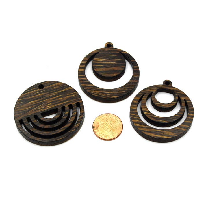Anhänger aus Holz | Anhänger mit kreisförmigen Ausschnitten für die Schmuckherstellung für den Großhandel von Only Beads