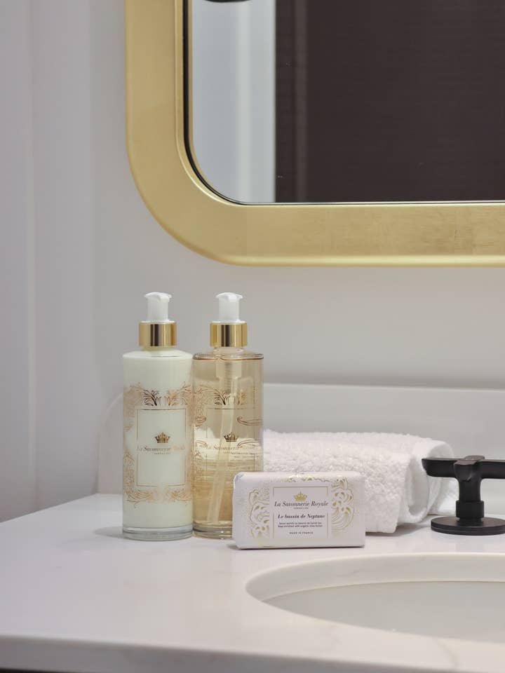 Le Bassin de Neptune Body & Hand Lotion Versailles for wholesale by La Savonnerie Royale