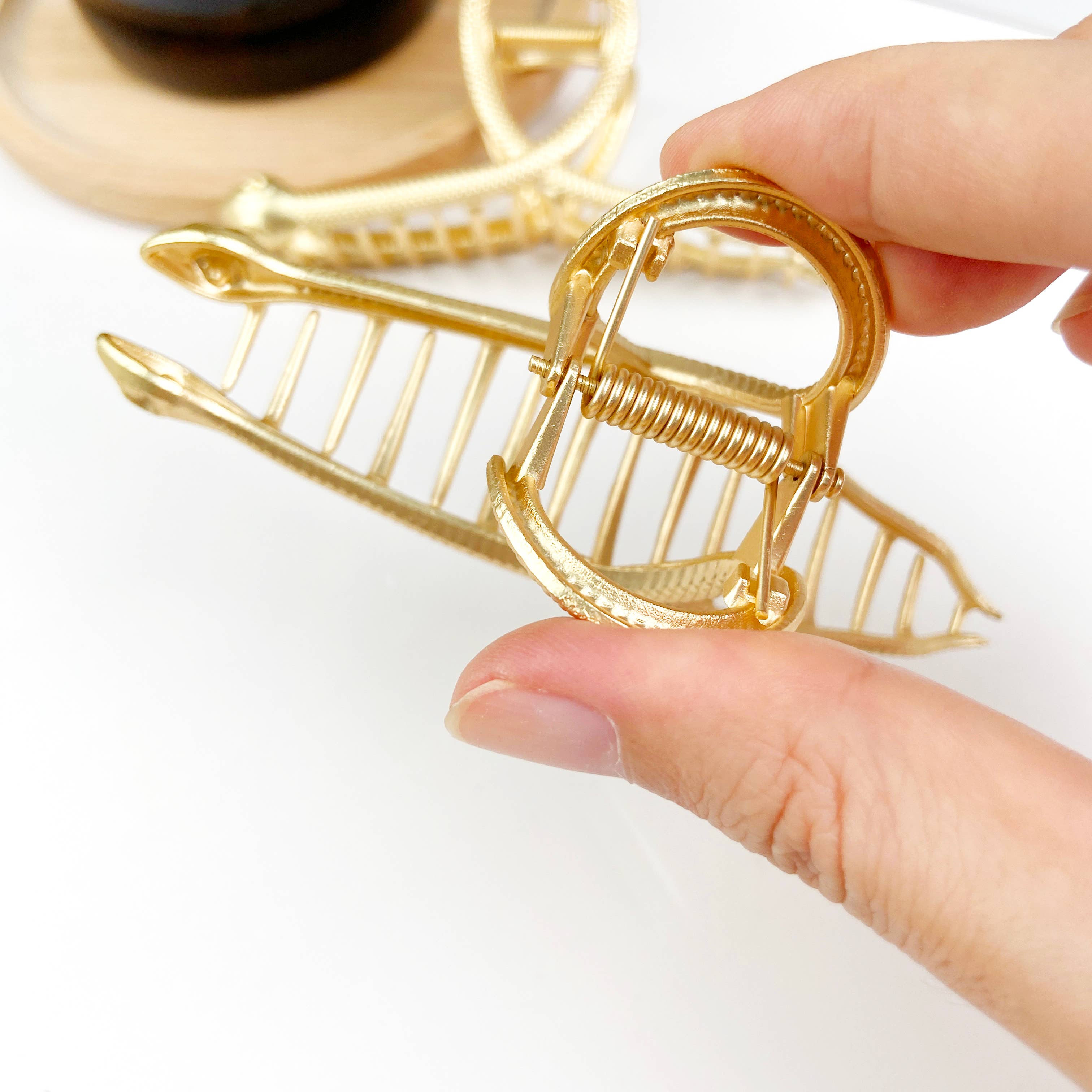 TheDivaSoap - Wholesale Hair Clip - Women's - Simple gold snake hair clip hair claws3