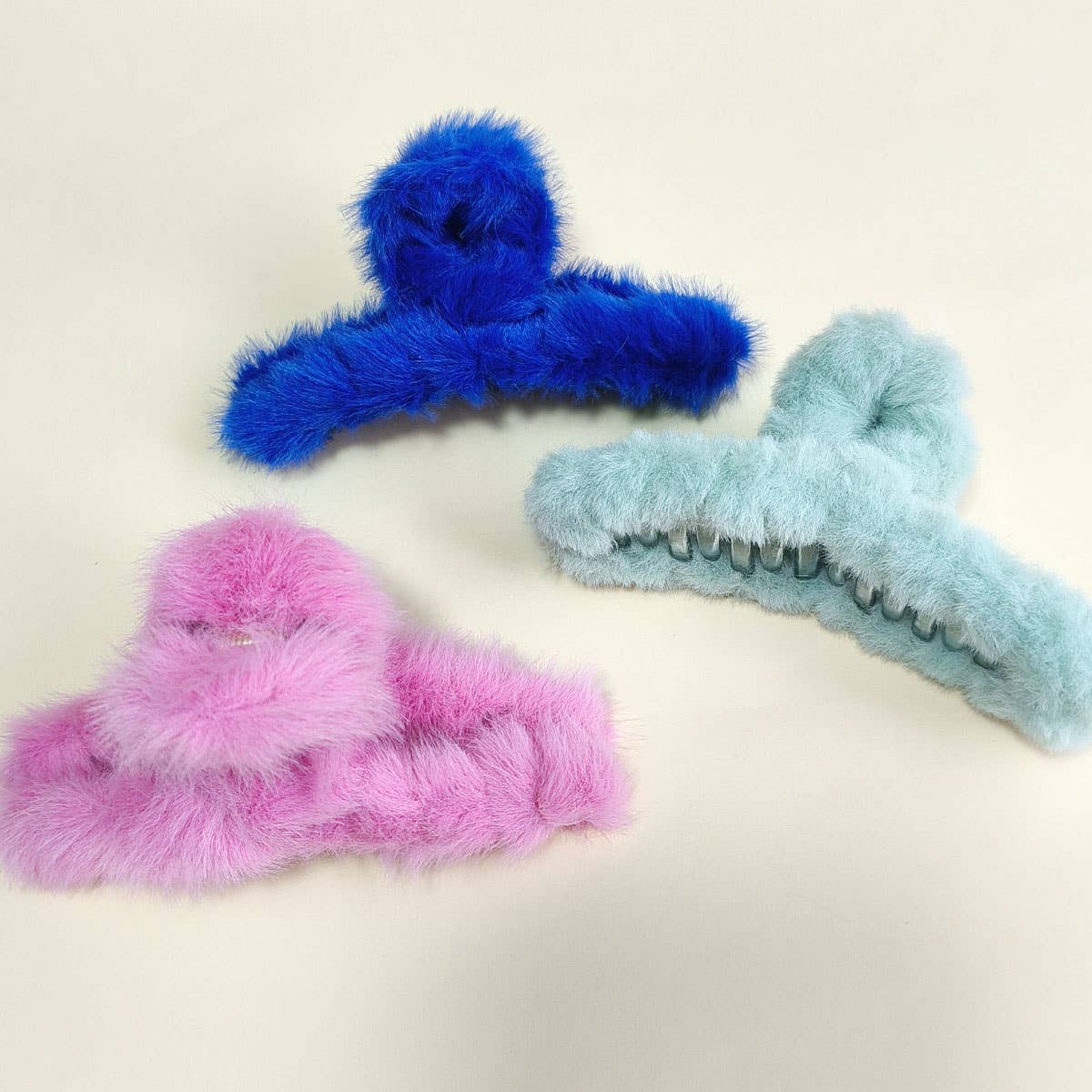 ACCITY - Wholesale Hair Clip - Women's - MULTICOLOR FAUX RABBIT FUR HAIR CLAW CLIP TWIST_CWAHA015324