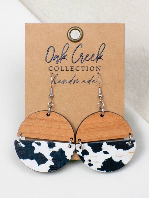 Boucle d'oreille ronde en liège à imprimé vache sur cuir/bois pour la vente par Oak Creek Collection Handmade