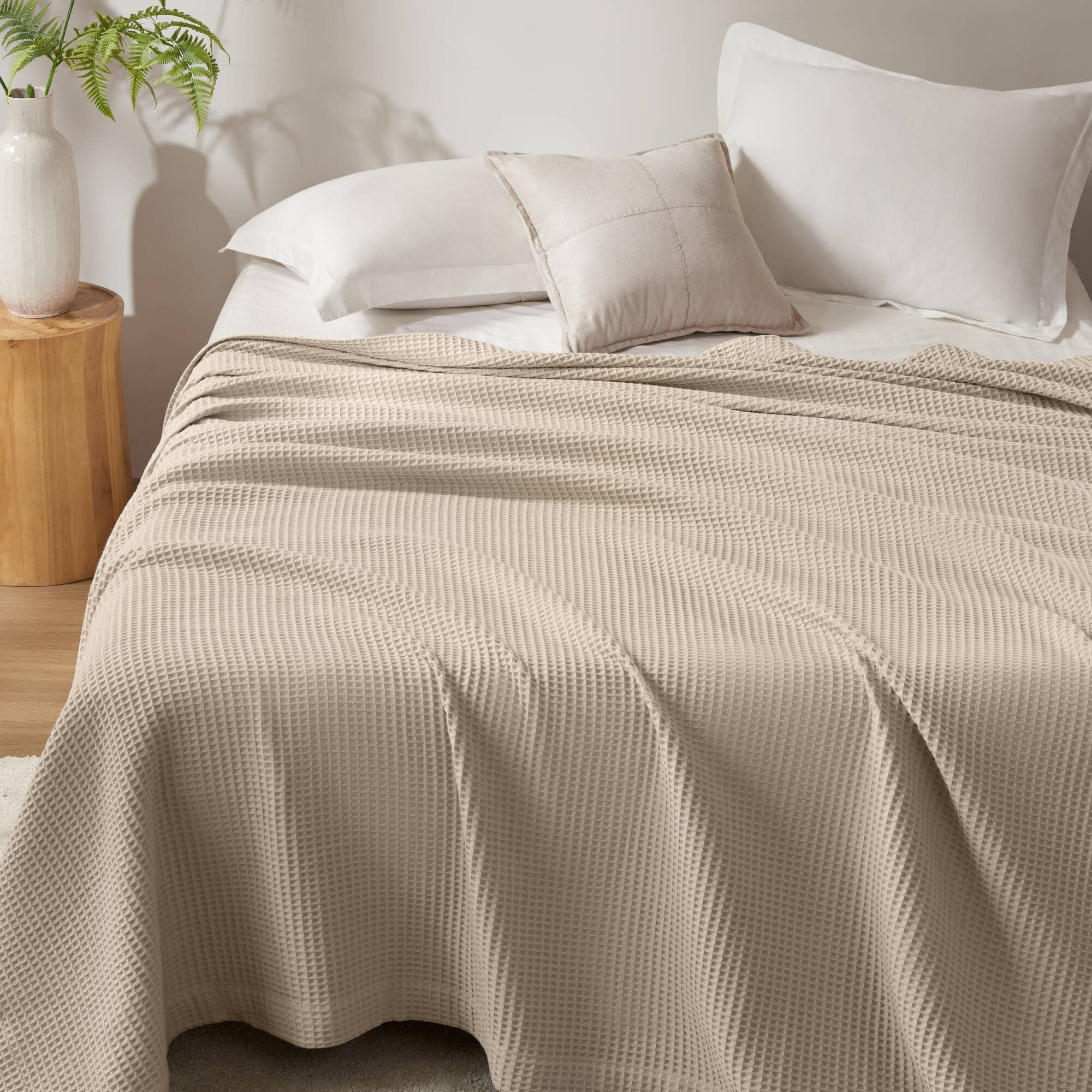 Olliix - Wholesale Bedding Blanket - Waffle Weave Cotton Bedding Blanket, Khaki1