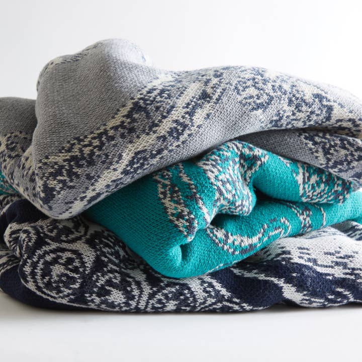 THOMASPAUL - Vendita all'ingrosso Plaid - Coperta lavorata a maglia con polpi in blu marino – Stile costiero moderno5