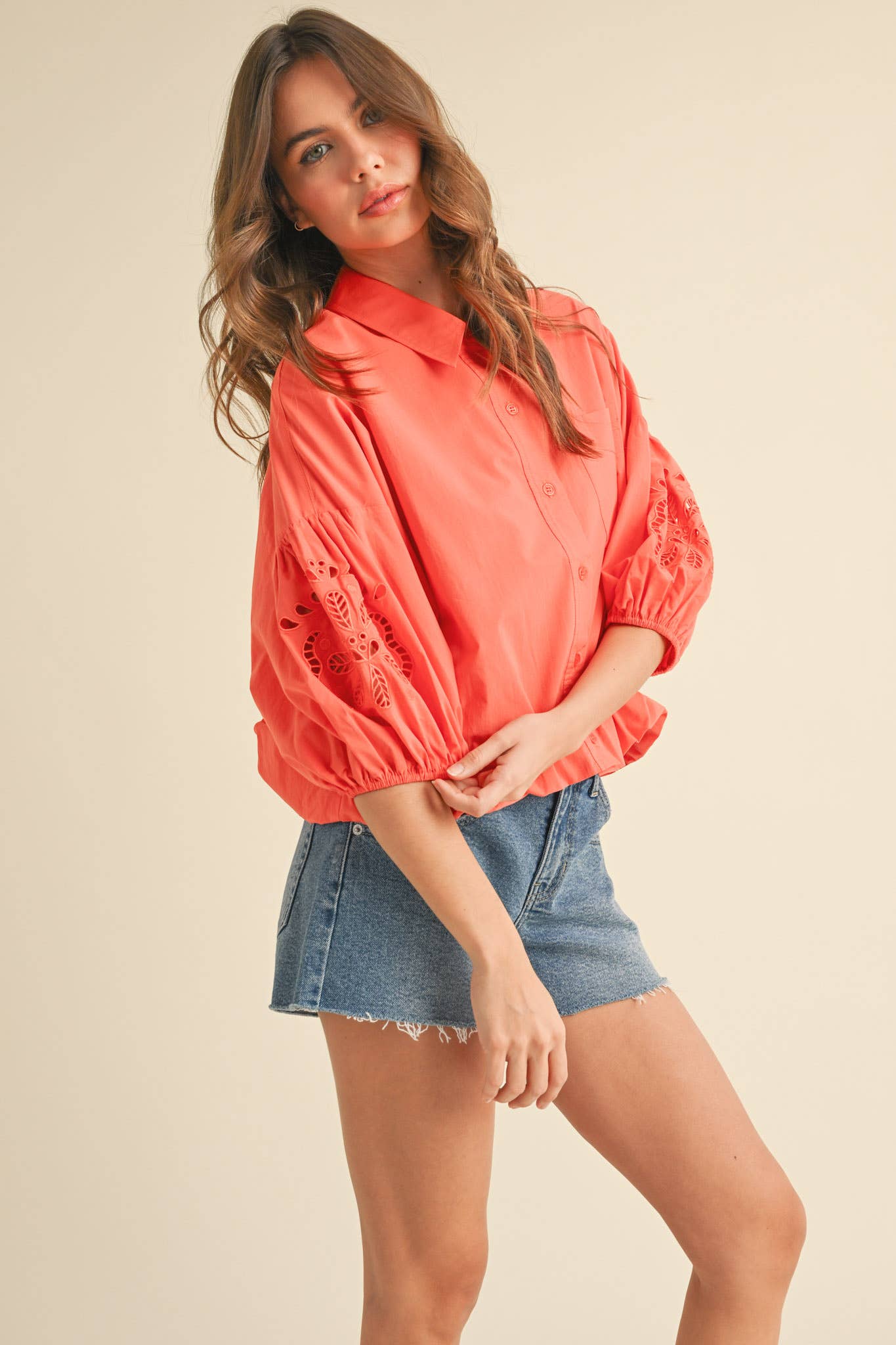 &MERCI – Engroshandel Skjorte med buttondown – til kvinder – UDSKÅRET BRODERET BOBLEÆRME TOP MTP383560