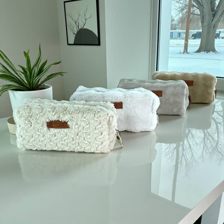 Pack of 4 S travel pouches, "Chamonix" for wholesale by Emmanuel Création