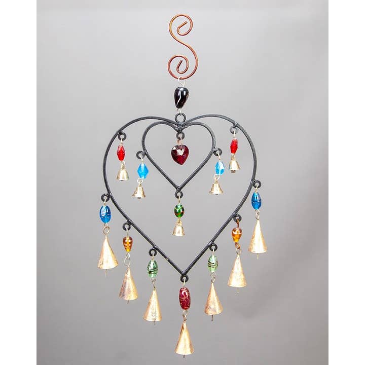 Cuentas de vidrio de doble corazón Campanas de latón colgantes para decoración del hogar para venta al por mayor de OMSutra
