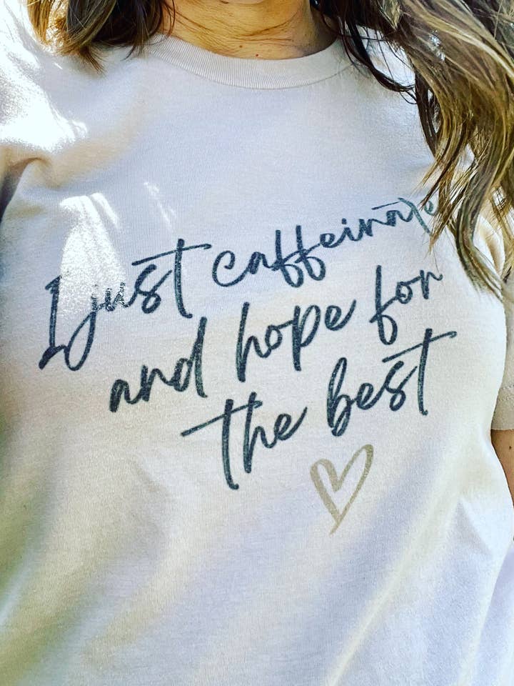 Je ne fais que prendre de la caféine et j'espère que tout ira pour le mieux ! -T-shirt pour la vente par Great Day Made