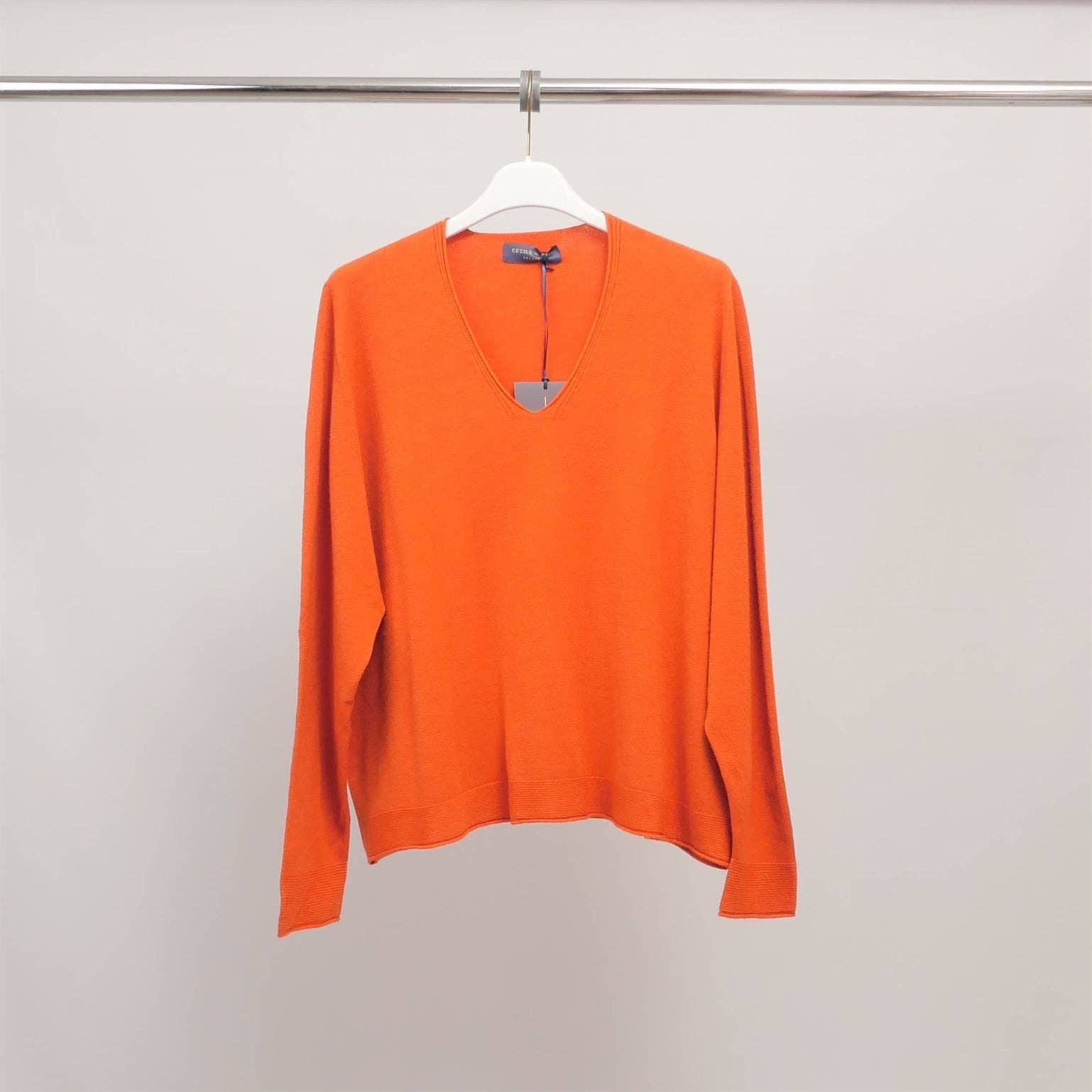 Cecile Wang - Wholesale Knit Sweater - Women's - Soft and fluid V-neck sweater YF5209085