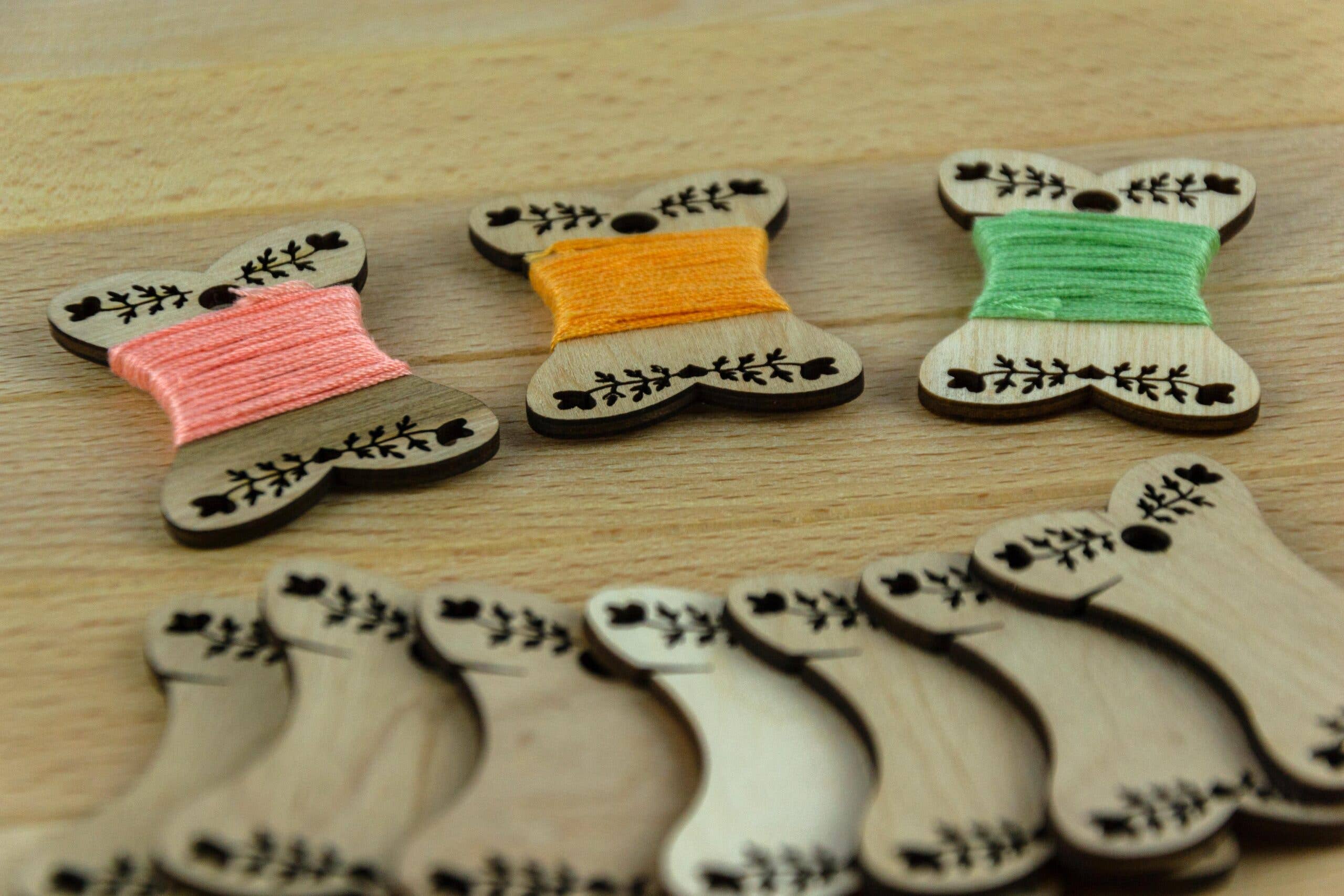 Embroidery craft – wholesale Craft supplies – Wooden embroidery bobbins for thread storage BB-0037