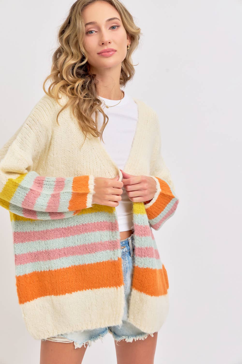 CRÈME MULTI CARDIGAN EN MAILLE SOUPLE À RAYURES MULTIPLES SUPER DOUX en vente sur Faire1