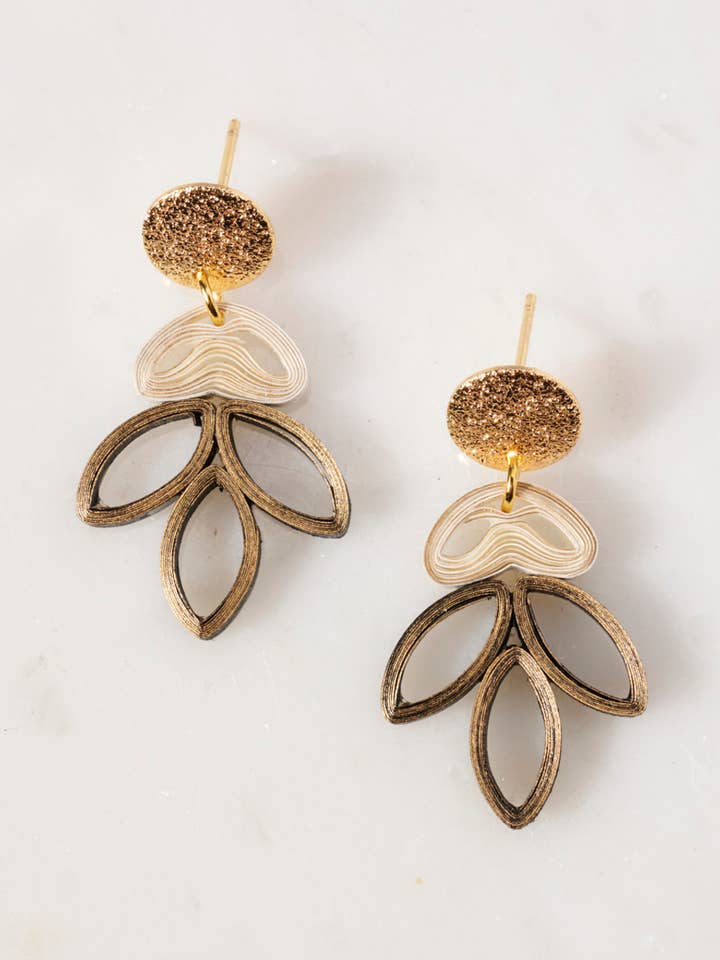 Madison: Sød olivenblad inspireret dingle erklæring øreringe for engroshandel hos Paper Shaper by Julie