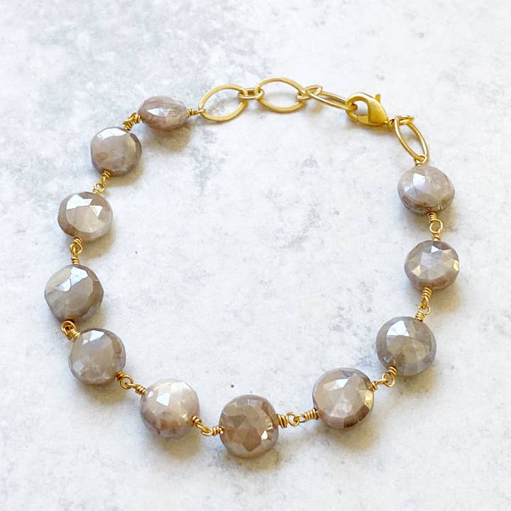 Montagna di vetro, bracciale Beri con pietra di luna per la vendita all'ingrosso da parte di Alexia Viola Napa Valley