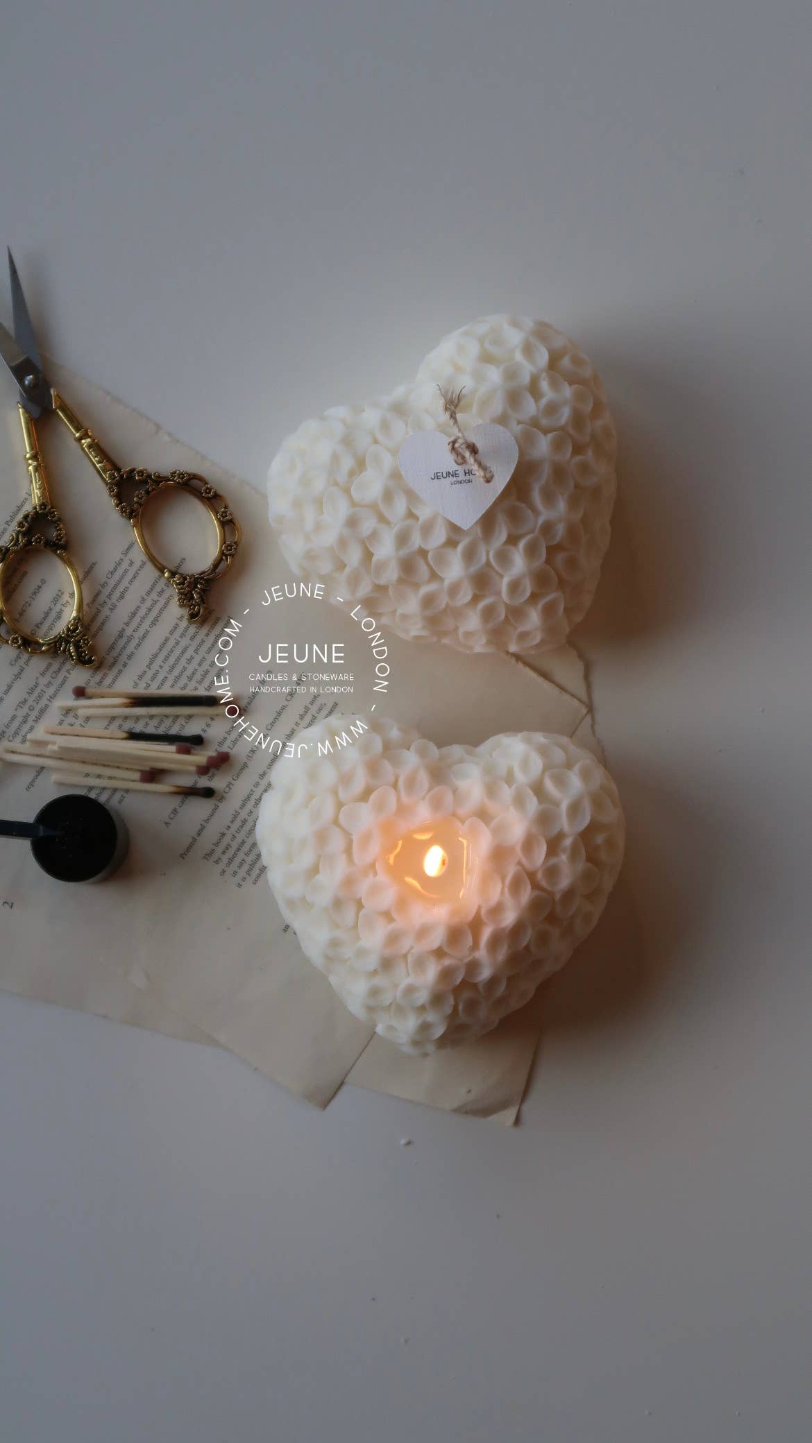 Jeune Home – wholesale Novelty candle – Heart candle with botanical details1