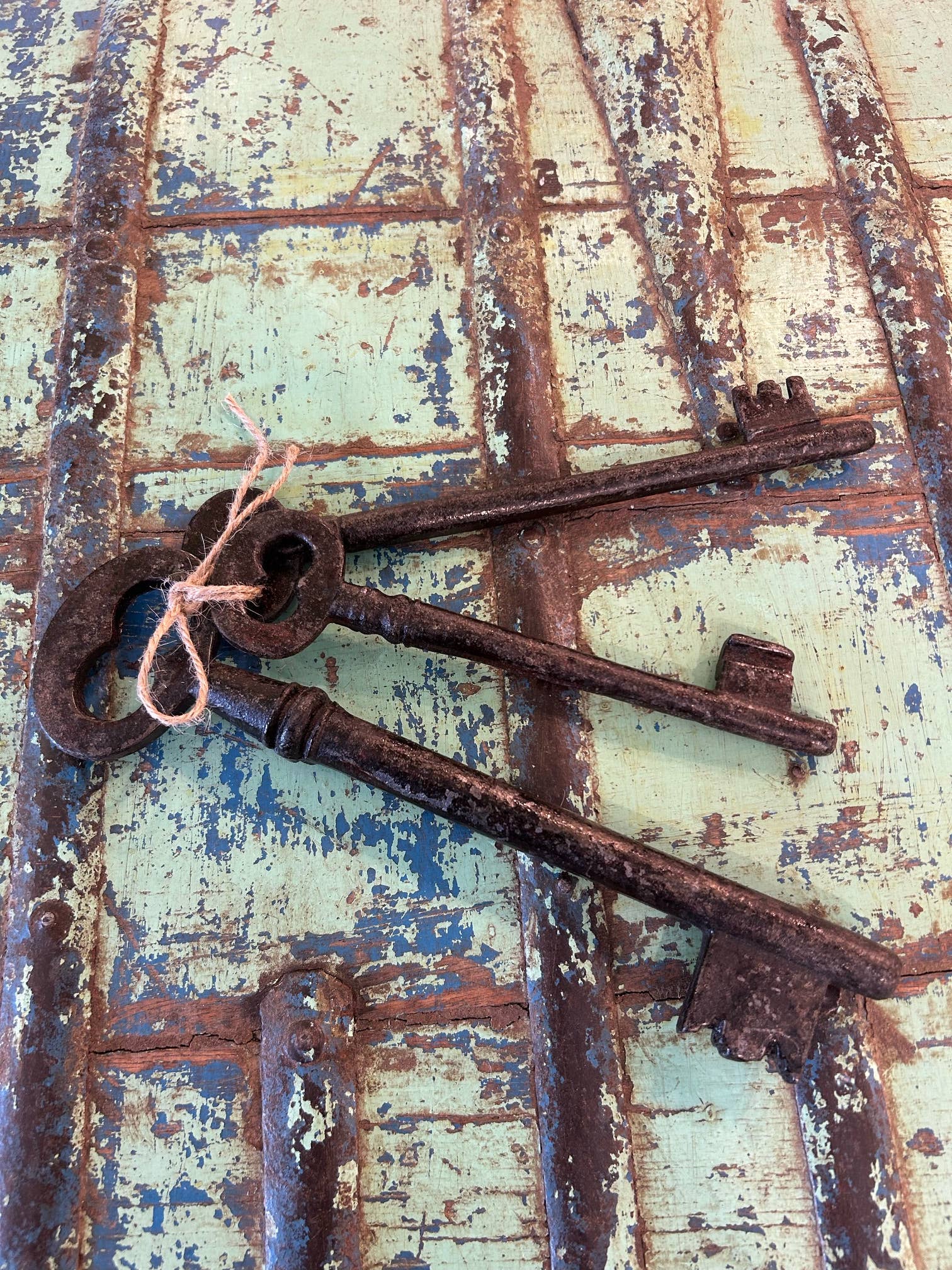 Asia West - Venta al por mayor Artículo decorativo de mesa -  Llaves Skelton de hierro fundido (juego de 3)5