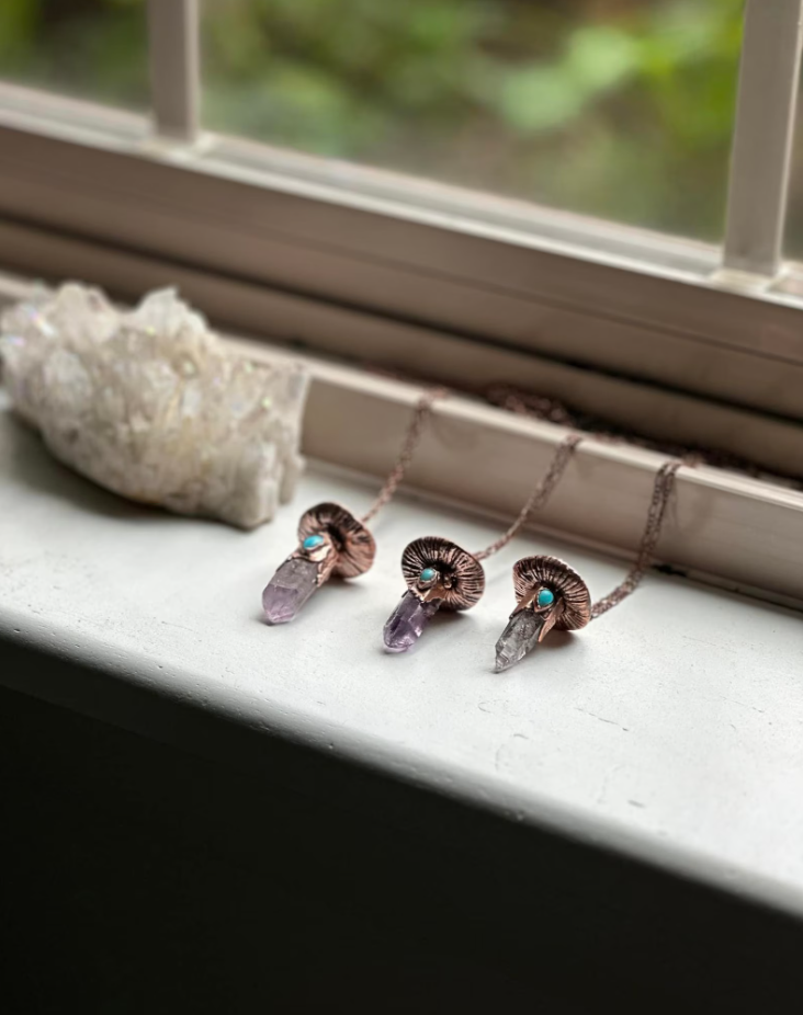 Gratefully Dreaming - Vendita all'ingrosso Collana con ciondolo/pendaglio - Collana in Rame con Ametista e Fungo con Cristallo di Turchese3