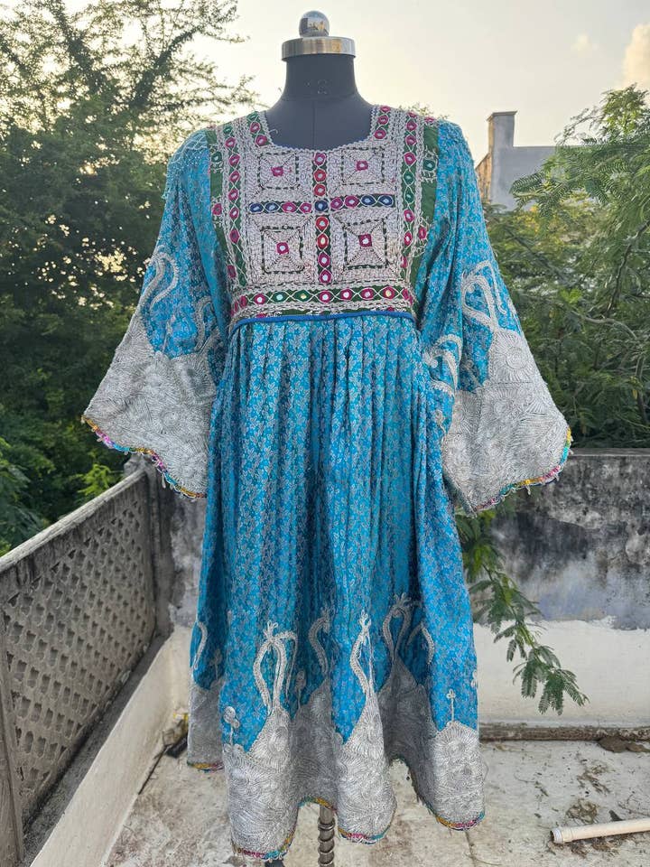 Stamme Baluchi Kjole Afghansk Unik Kjole Broderi Kjole for engroshandel hos bhavnas boutique