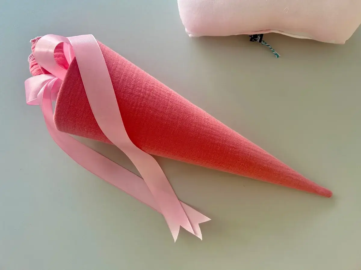 Küstenfieber® - Vente Sachet cadeau/boîte cadeau pour invités - Cône d'école en mousseline rose – fait main – 35 cm / 70 cm1