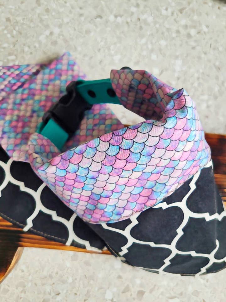 Reversible, over the collar dog bandanas. 14/set for wholesale by Cain's Collars