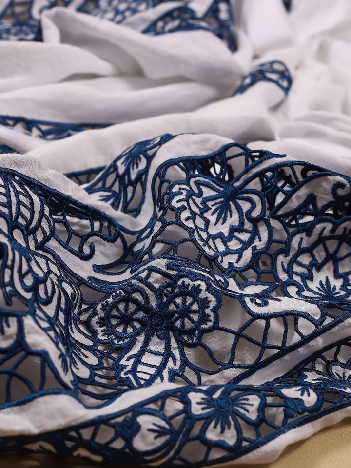 Blouse Ajouré - Tissu blanc pour la vente par FLORII