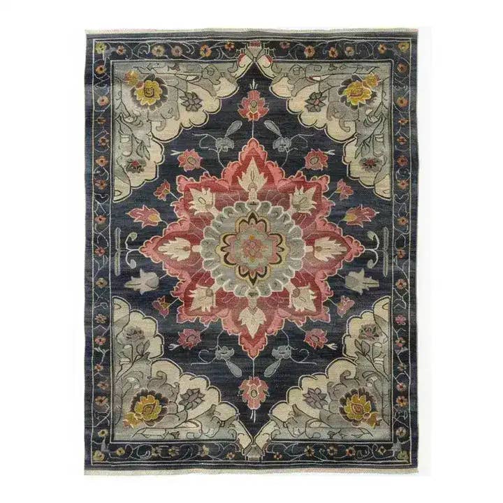 Harmonie Florale Sombre Tapis Moyen Noué à la Main en Laine pour la vente par Maia Homes