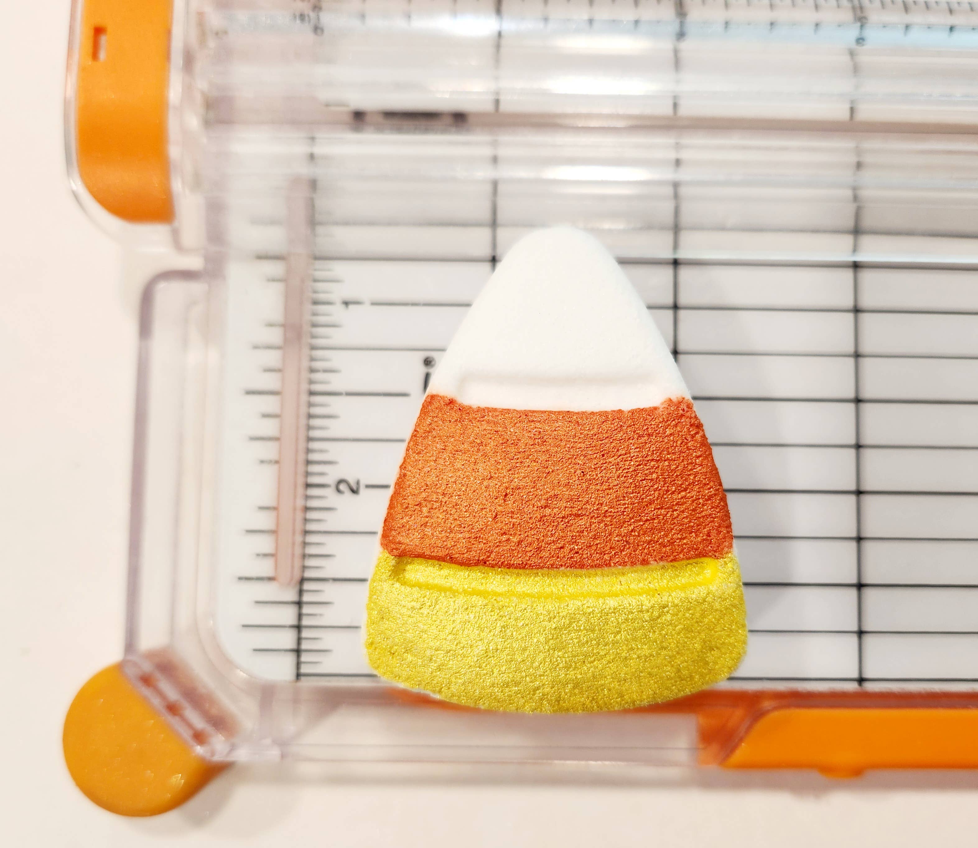 Roxy Grace - Wholesale Bath Bomb/Fizz - Candy Corn Bath Bombs 1