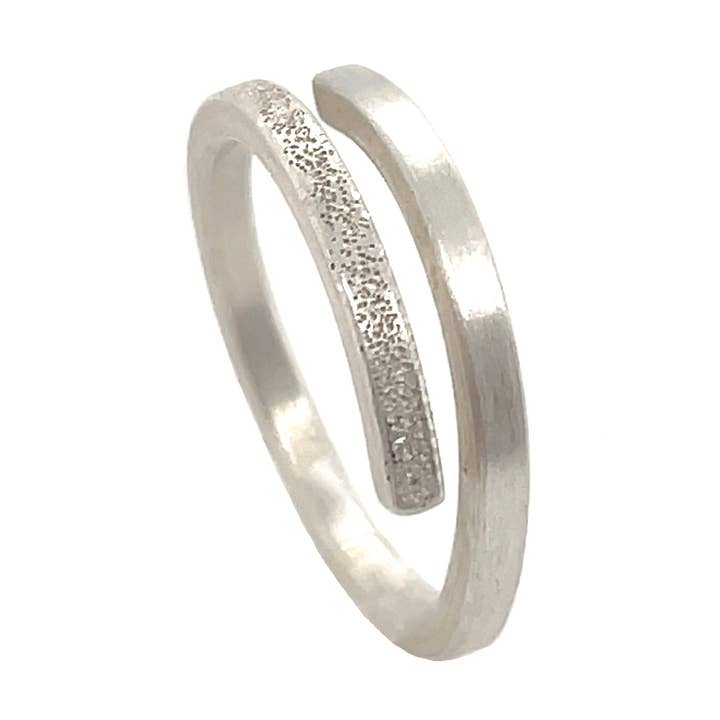 Anello a Nido Mini Me Avvolgente per la vendita all'ingrosso da parte di Flavia Bennett Designs