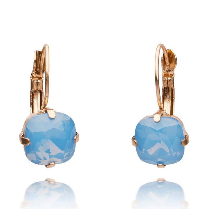 Örhängen med kuddeformad kristall: Ljusblå kristallsten 1950-talsstil droppörhängen för wholesale av Lovett & Co