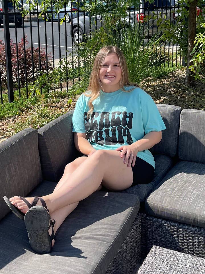 Strand Bum Grafik Tee för wholesale av SGB Wholesale