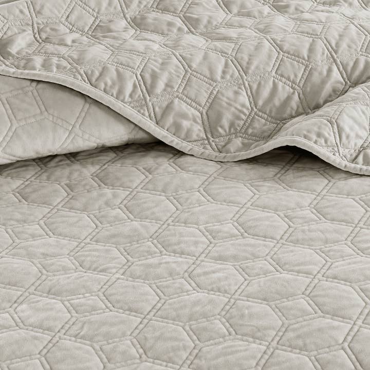 Velvet 3-Piece Quilt Set, Ivory for wholesale on Faire