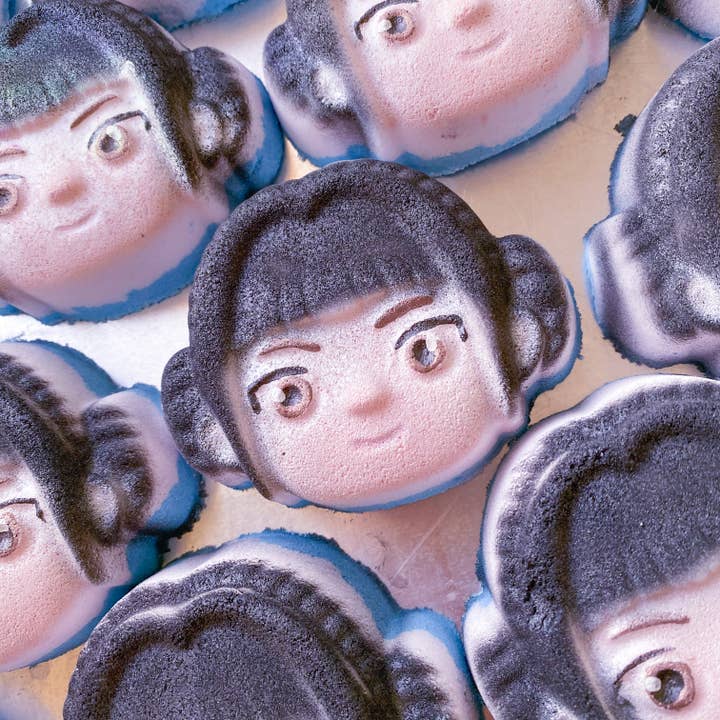 Bombe de bain Zoey pour la vente par Bathe Enchanted