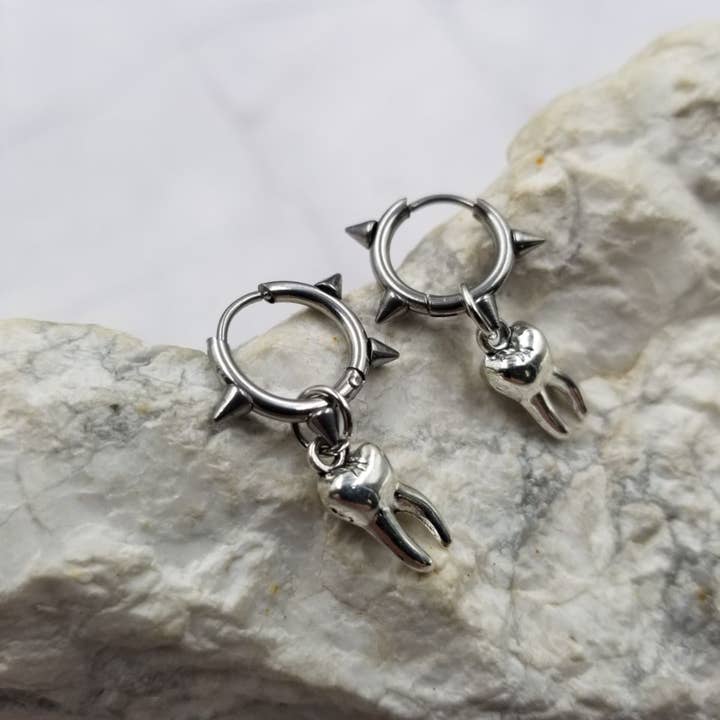 The Pretty Jewellery - Wholesale Dangle Earrings - Goth Wisdom Tooth Earrings