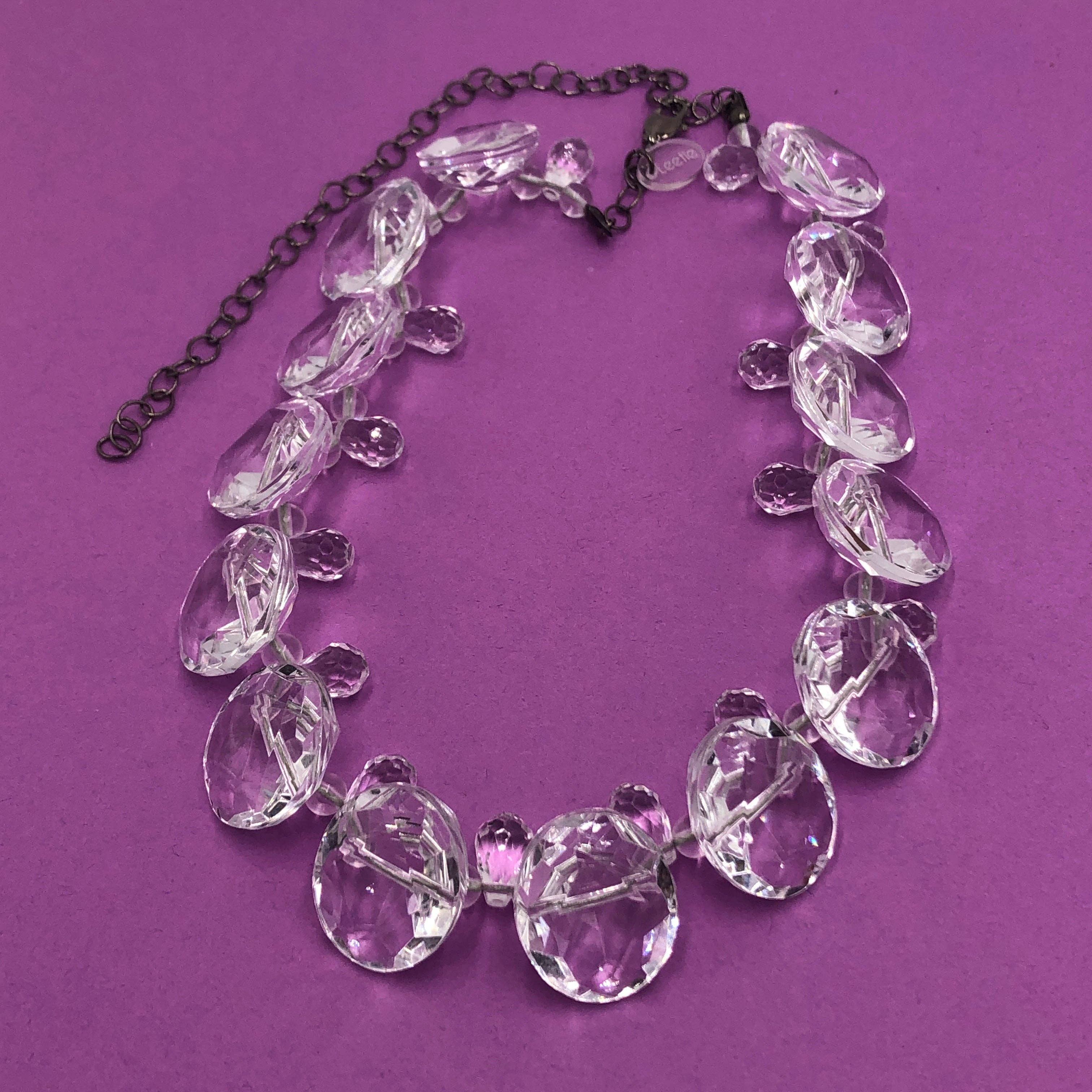 Leetie Lovendale – Großhandel Perlenkette – Marco Halskette mit klaren Facetten und Knöpfen4