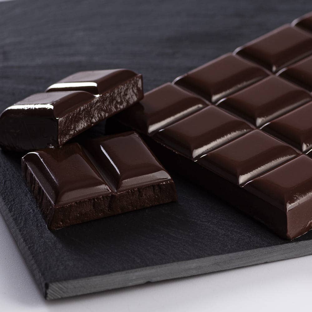 Joyra Sabor Nacional - Wholesale Chocolate Bar - Handmade Chocolate Tablet with Mango and Honey - 100 gr.2