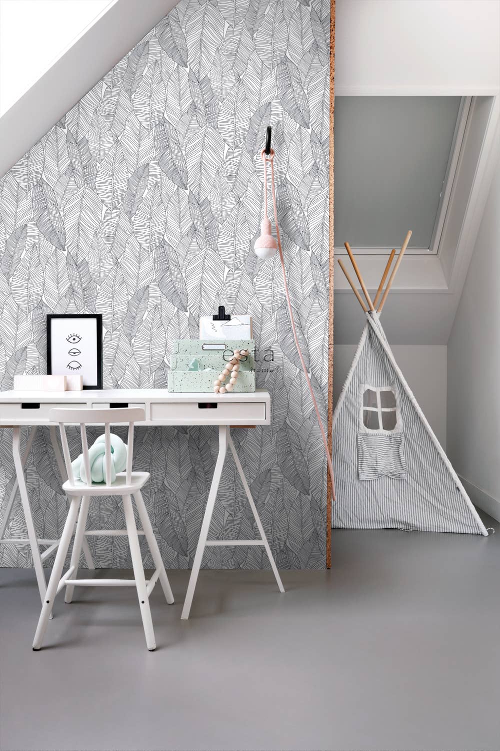 The Design Department b.v. - Wholesale Wallpaper - Wallpaper Pen Drawn Leaves6