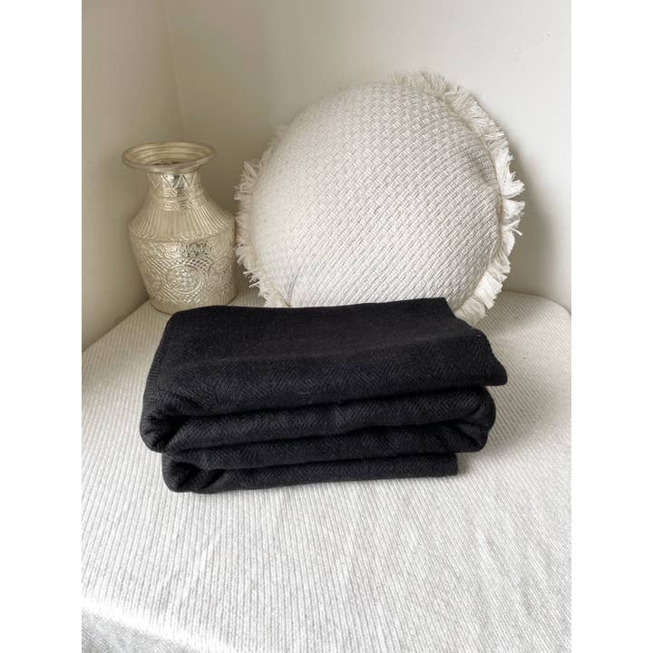 Alchemy Story – wholesale Throw blanket – Cashmere Throw | Black Herringbone