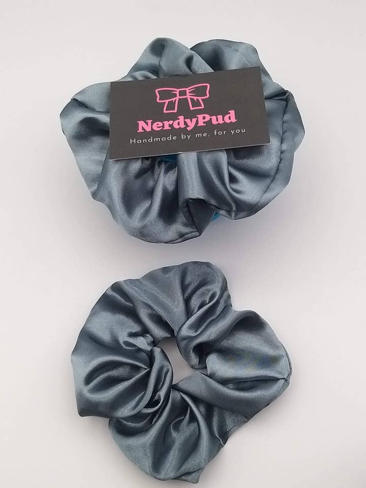 Tenn Satin Scrunchie för wholesale av NerdyPud