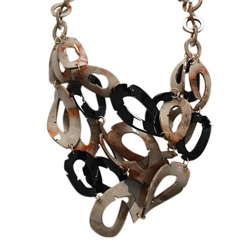 AMORINO SRL – wholesale Kedjehalsband – HALSBAND MED RINGAR OCH OVALA HÄNGEN I HARTS - FT24184A4760