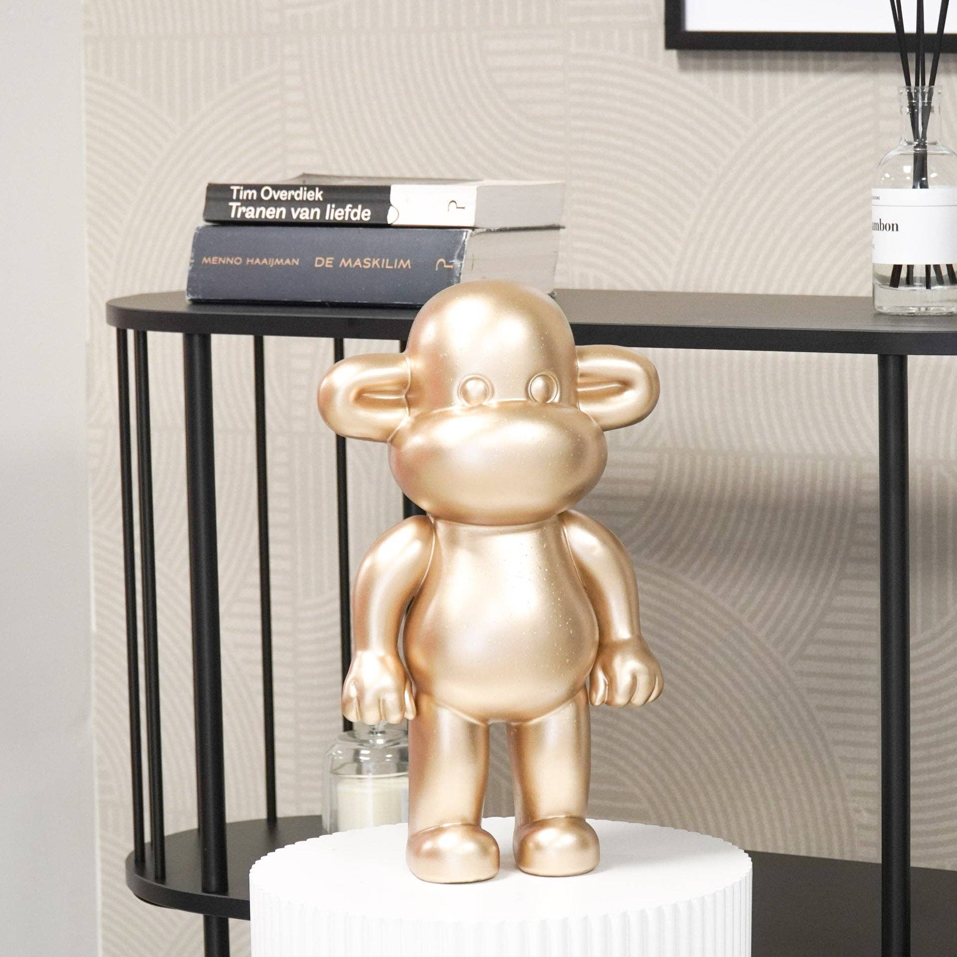 Housevitamin bv – wholesale Decorative figurine – Ornament - Monkey Figurine 'The Legend' -Polyresin - Gold - 33x21x50cm6