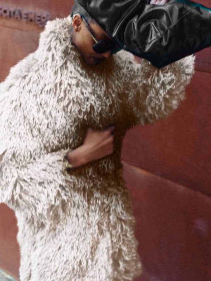 Ricano - Wholesale Fur/Faux Fur Coat - Women's - Women's Faux Fur Coat Marielle – Knee-Length Luxury Look6